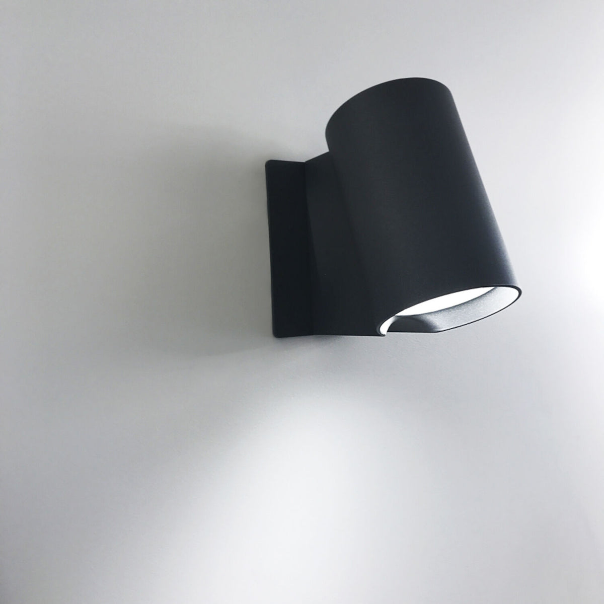 OBLIQUE WALL LIGHT